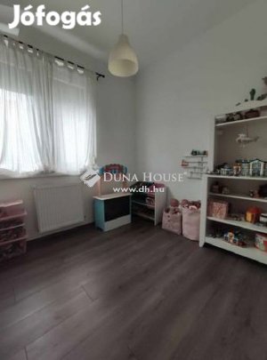 Pécsi eladó 200 nm-es ház