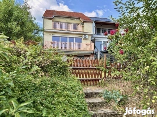 Pécsi eladó 200 nm-es ház