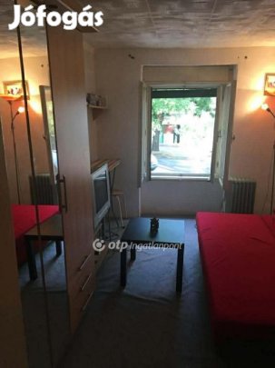 Pécsi eladó 24 nm-es lakás