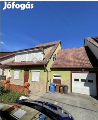 Pécsi eladó 270 nm-es ház