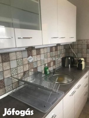 Pécsi eladó 29 nm-es lakás