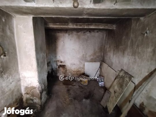 Pécsi eladó 339 nm-es telek