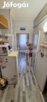 Pécsi eladó 35 nm-es lakás