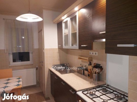 Pécsi eladó 38 nm-es lakás