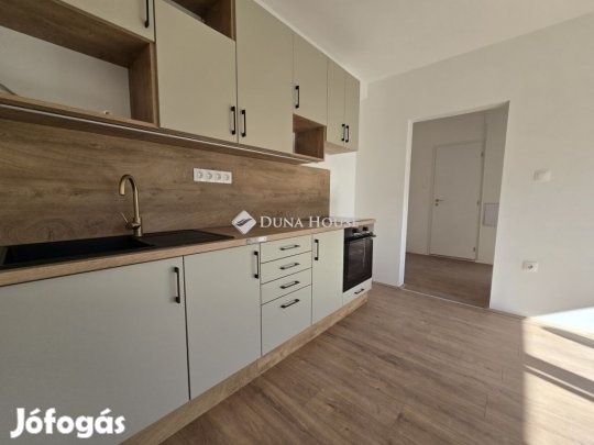 Pécsi eladó 39 nm-es lakás