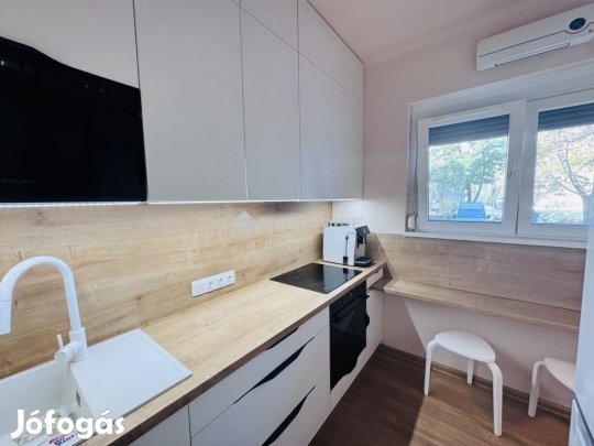 Pécsi eladó 39 nm-es lakás