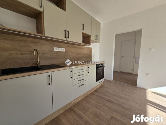 Pécsi eladó 39 nm-es lakás