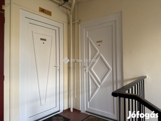 Pécsi eladó 40 nm-es lakás