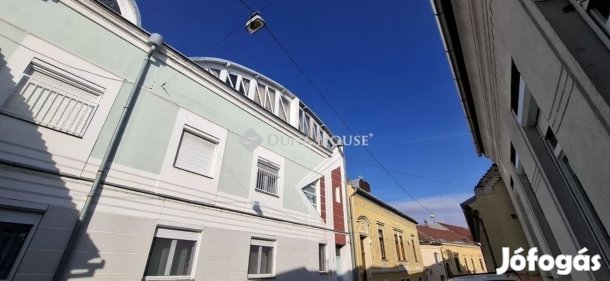 Pécsi eladó 42 nm-es lakás