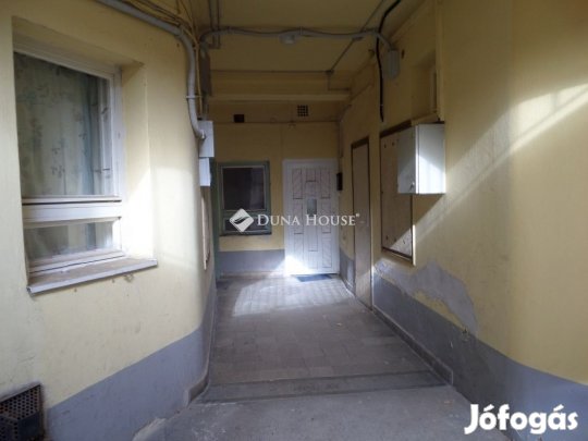 Pécsi eladó 44 nm-es lakás