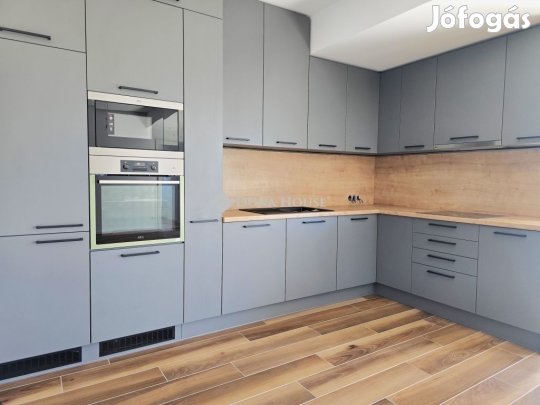 Pécsi eladó 44 nm-es lakás