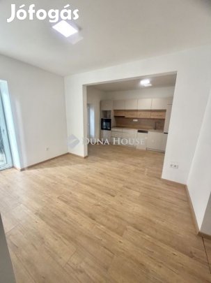 Pécsi eladó 45 nm-es lakás