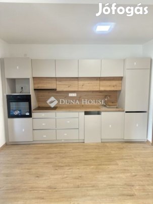 Pécsi eladó 45 nm-es lakás