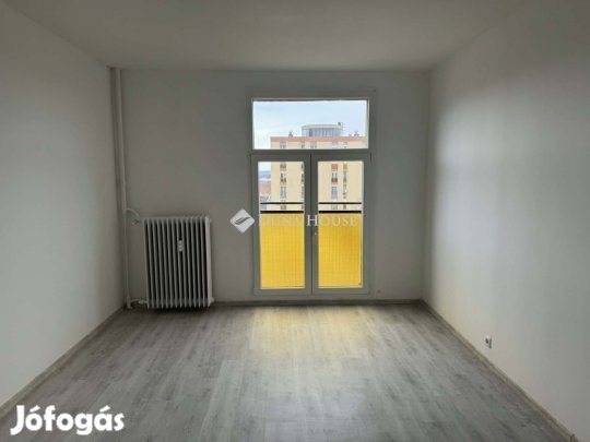 Pécsi eladó 46 nm-es lakás