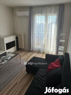 Pécsi eladó 47 nm-es lakás
