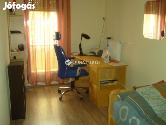 Pécsi eladó 47 nm-es lakás