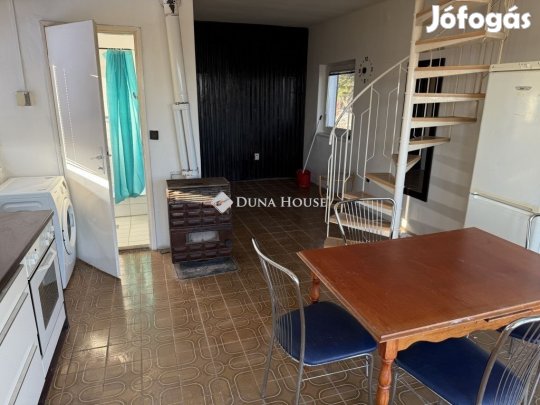 Pécsi eladó 48 nm-es ház