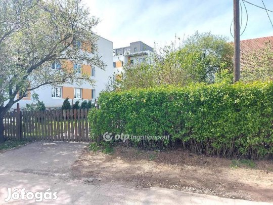 Pécsi eladó 48 nm-es lakás