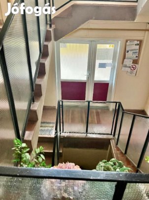 Pécsi eladó 50 nm-es lakás