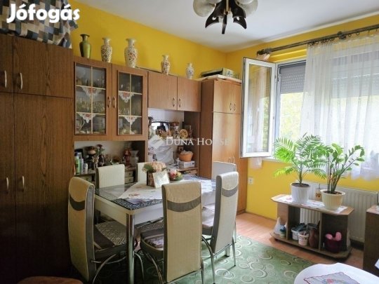 Pécsi eladó 50 nm-es lakás