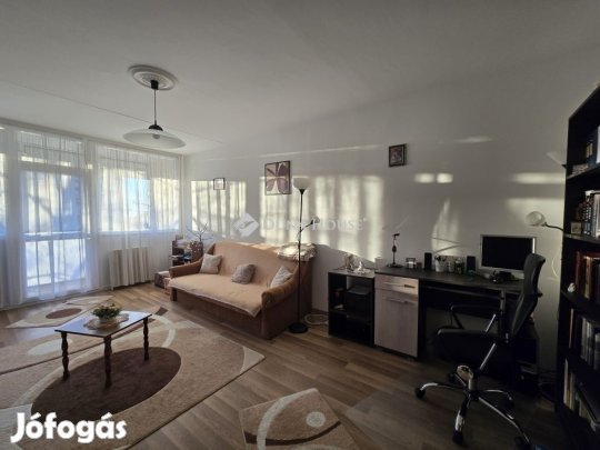 Pécsi eladó 52 nm-es lakás