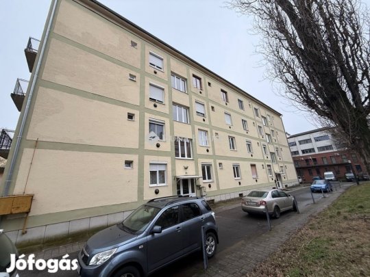 Pécsi eladó 53 nm-es lakás