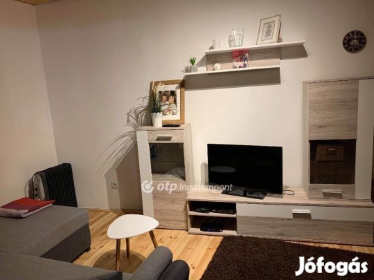 Pécsi eladó 55 nm-es lakás