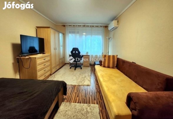 Pécsi eladó 57 nm-es lakás