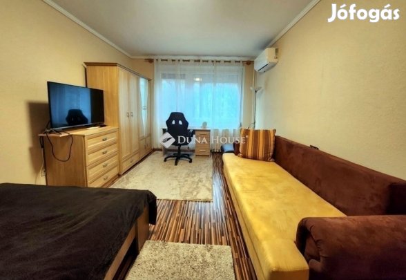 Pécsi eladó 57 nm-es lakás