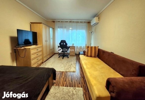 Pécsi eladó 57 nm-es lakás