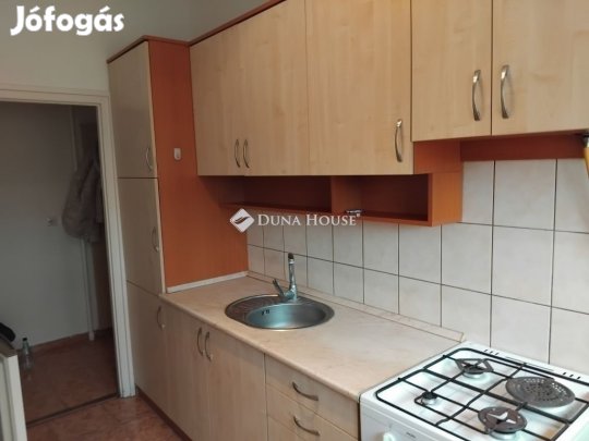 Pécsi eladó 58 nm-es lakás