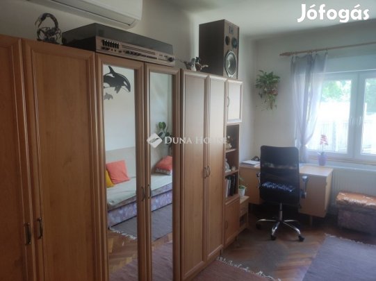 Pécsi eladó 613 nm-es műhely