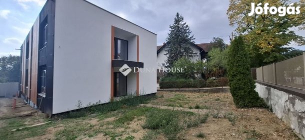 Pécsi eladó 63 nm-es lakás