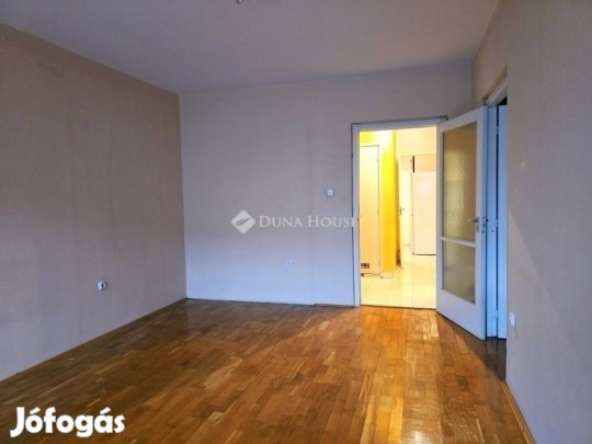 Pécsi eladó 63 nm-es lakás