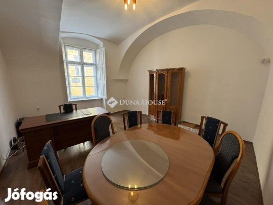 Pécsi eladó 63 nm-es lakás