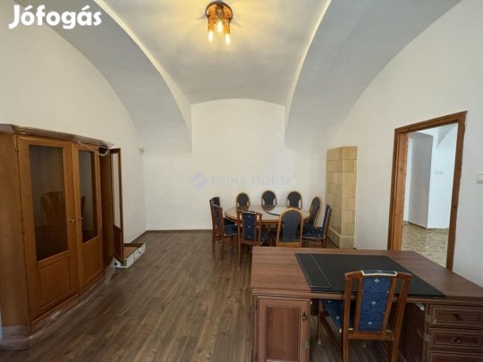 Pécsi eladó 63 nm-es lakás