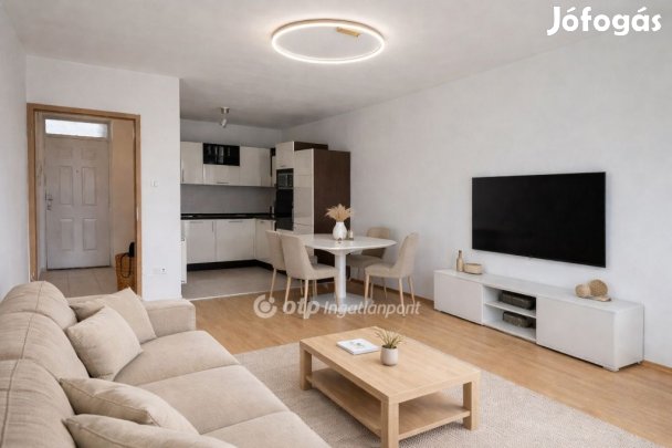 Pécsi eladó 64 nm-es lakás