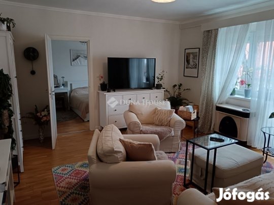 Pécsi eladó 64 nm-es lakás