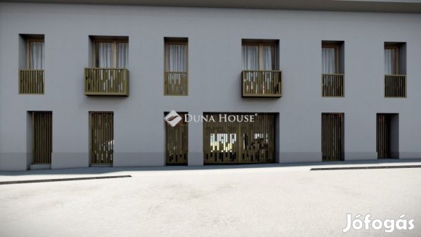 Pécsi eladó 65 nm-es lakás