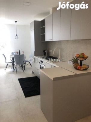 Pécsi eladó 66 nm-es lakás