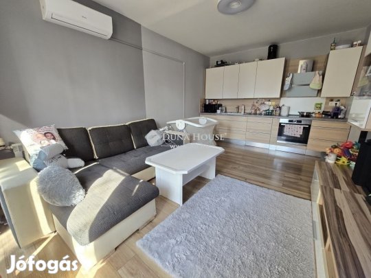 Pécsi eladó 68 nm-es lakás