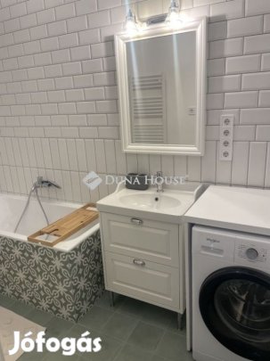 Pécsi eladó 69 nm-es lakás