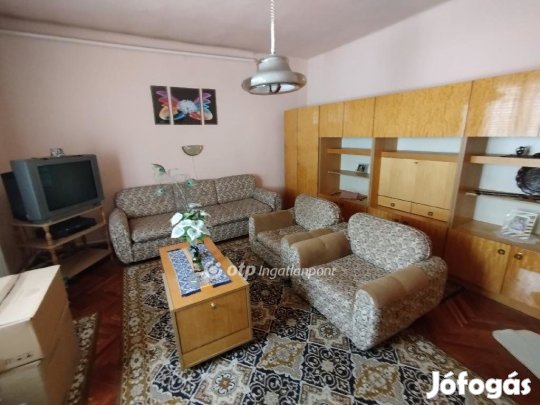 Pécsi eladó 70 nm-es ház