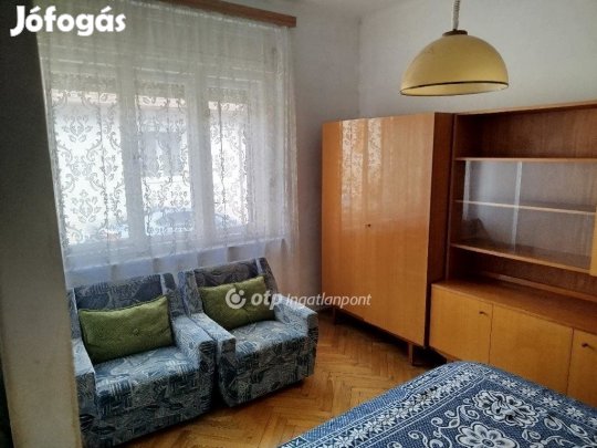 Pécsi eladó 70 nm-es ház