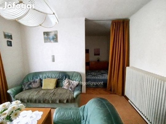 Pécsi eladó 70 nm-es ház