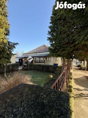 Pécsi eladó 73 nm-es ház
