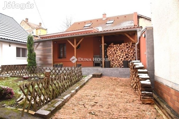 Pécsi eladó 73 nm-es lakás