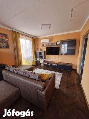 Pécsi eladó 73 nm-es lakás