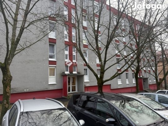 Pécsi eladó 74 nm-es lakás