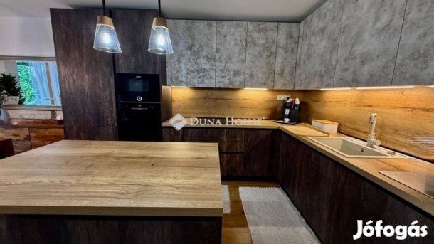 Pécsi eladó 75 nm-es lakás